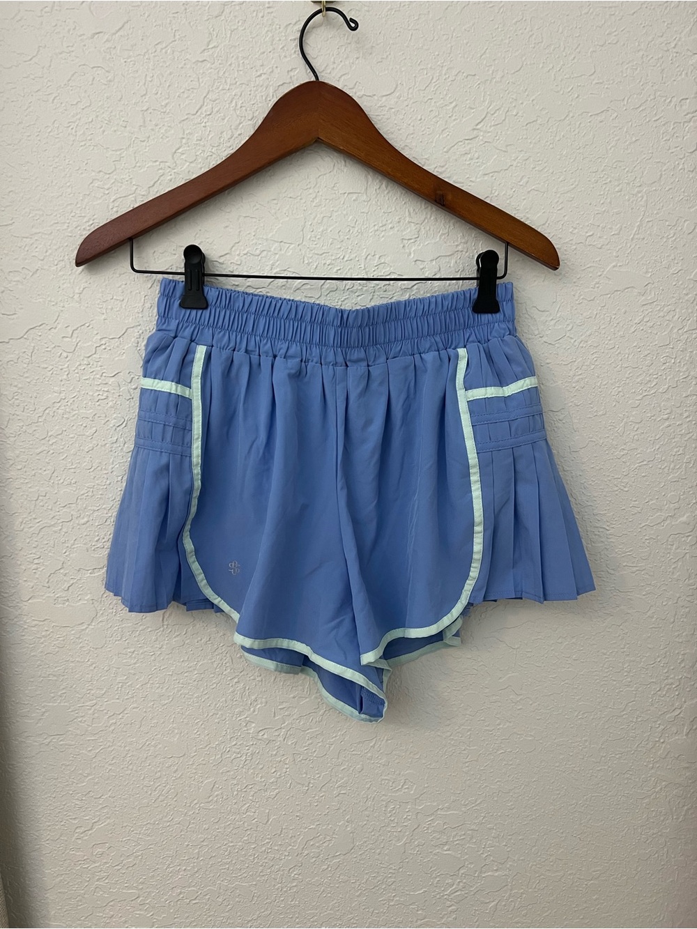 Simply‎ Southern Light Blue Athletic Shorts Pleated Side Small